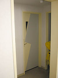 �g�C���̃h�A